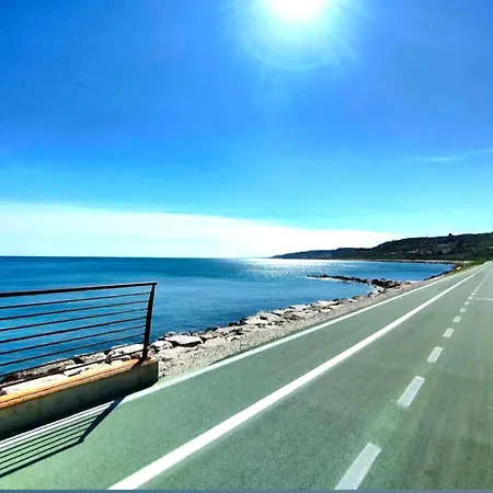 Dams - Seaside Luxury Treat Holiday home